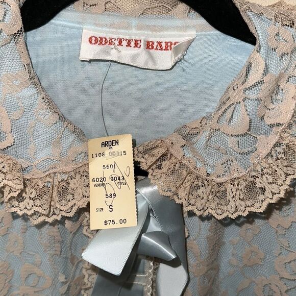 Odette  Barsa Robe - Picture 5 of 8